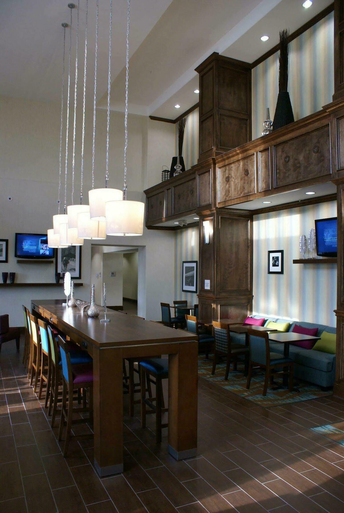 Hampton Inn & Suites Center Екстер'єр фото